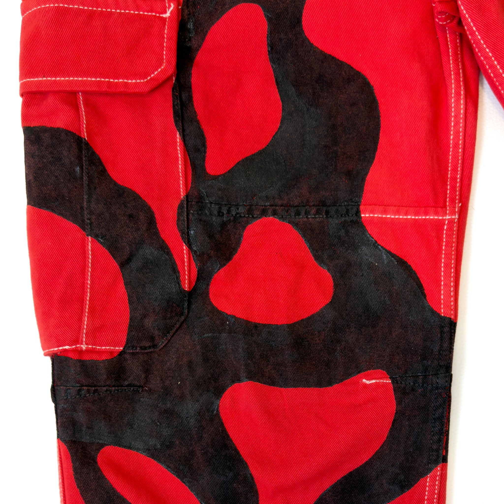 Pantalón Cargo Rojo Pintado a Mano – Pieza única Talla 42