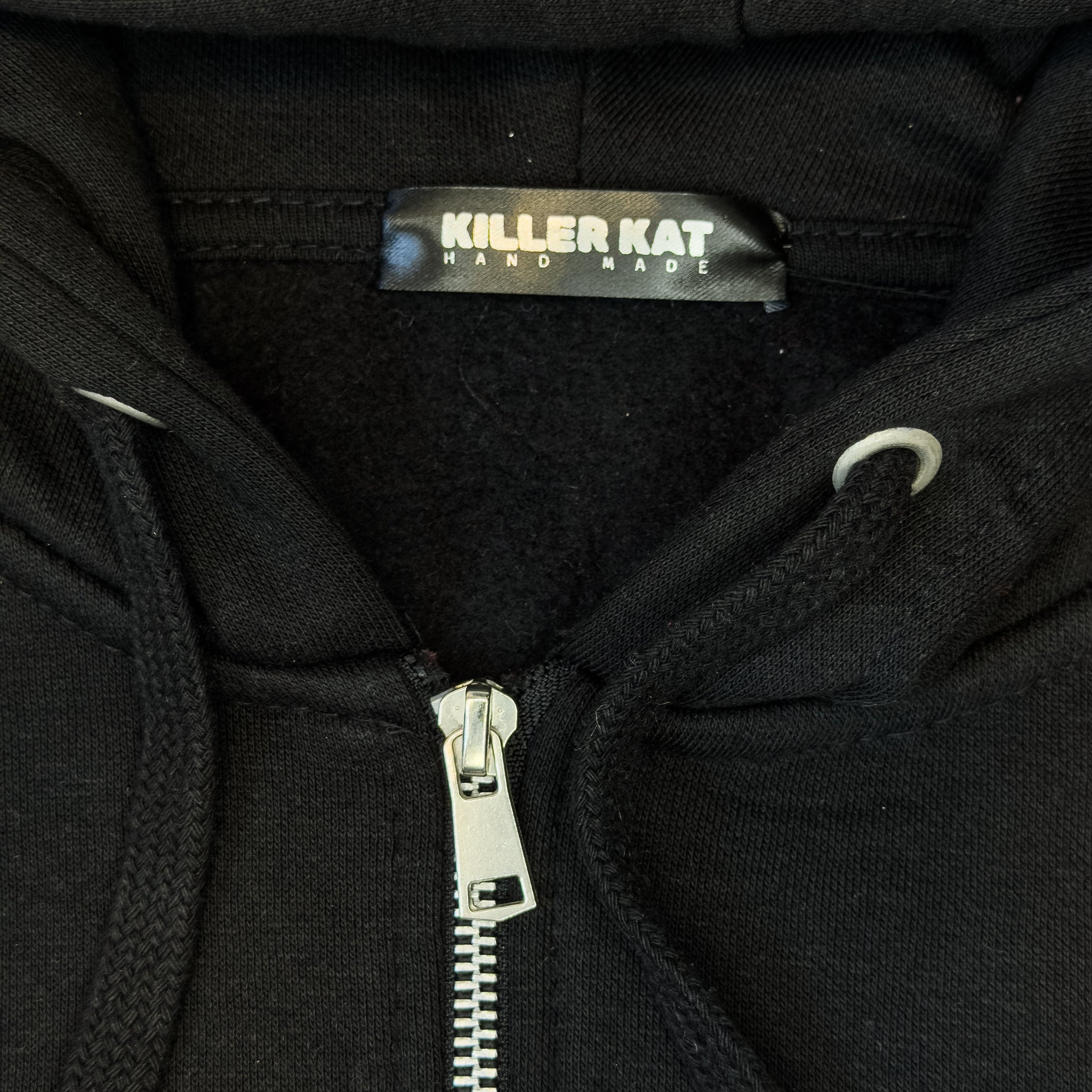 Sudadera Negra Bordado KillerKat – Pieza Única Talla L