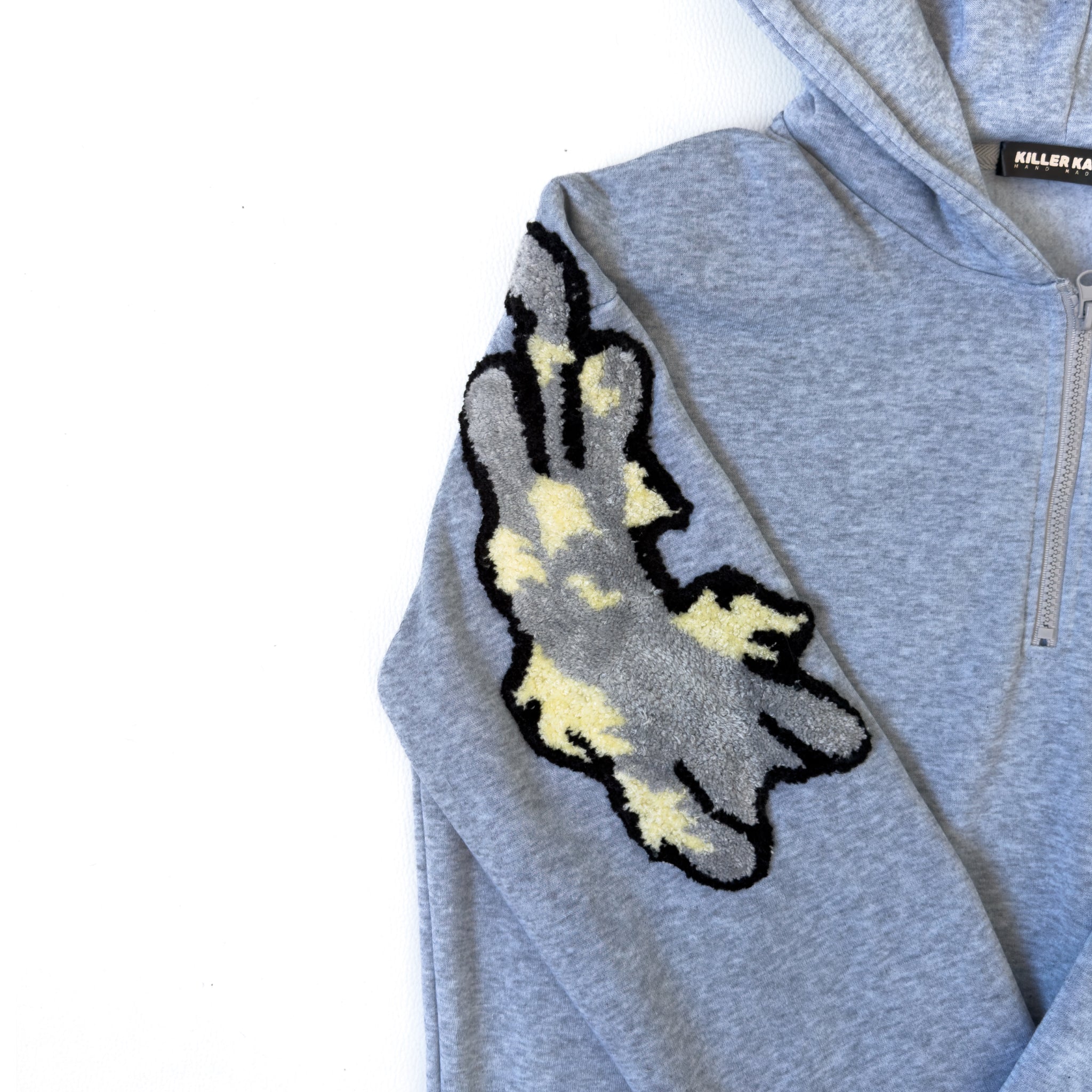 Sudadera Customizada con Bordados Artesanales – Edición Limitada Talla M